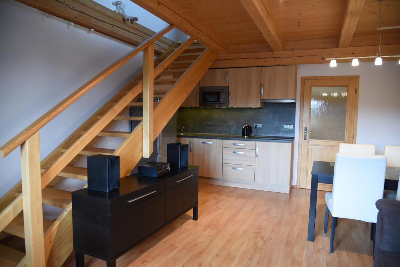 Apartman Mezi Kopci - Mid Hills Apartment Roudnice Екстериор снимка