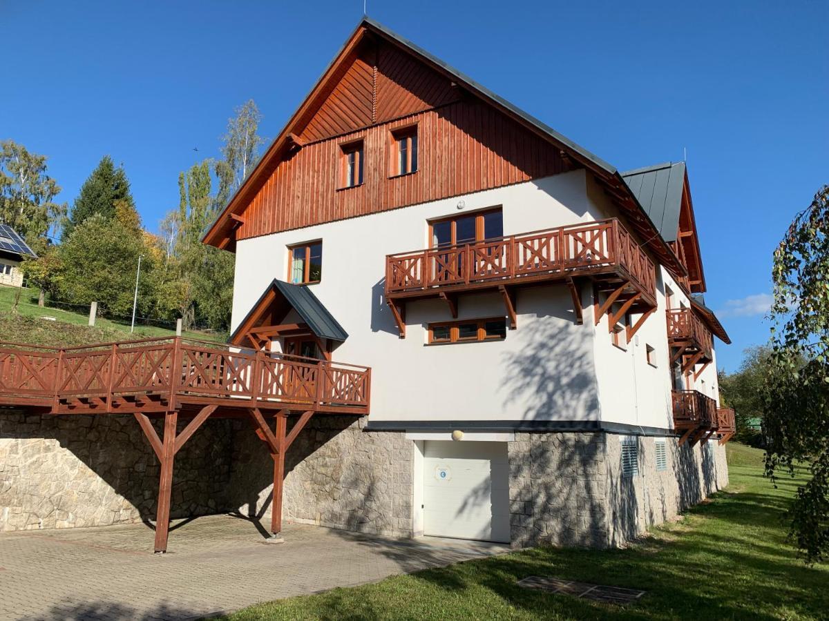 Apartman Mezi Kopci - Mid Hills Apartment Roudnice Екстериор снимка