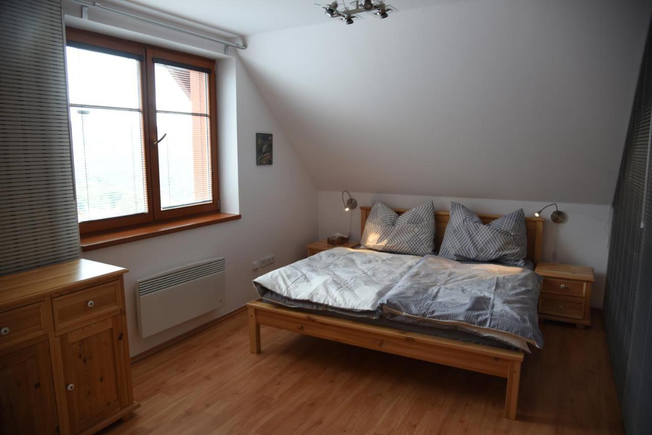 Apartman Mezi Kopci - Mid Hills Apartment Roudnice Екстериор снимка