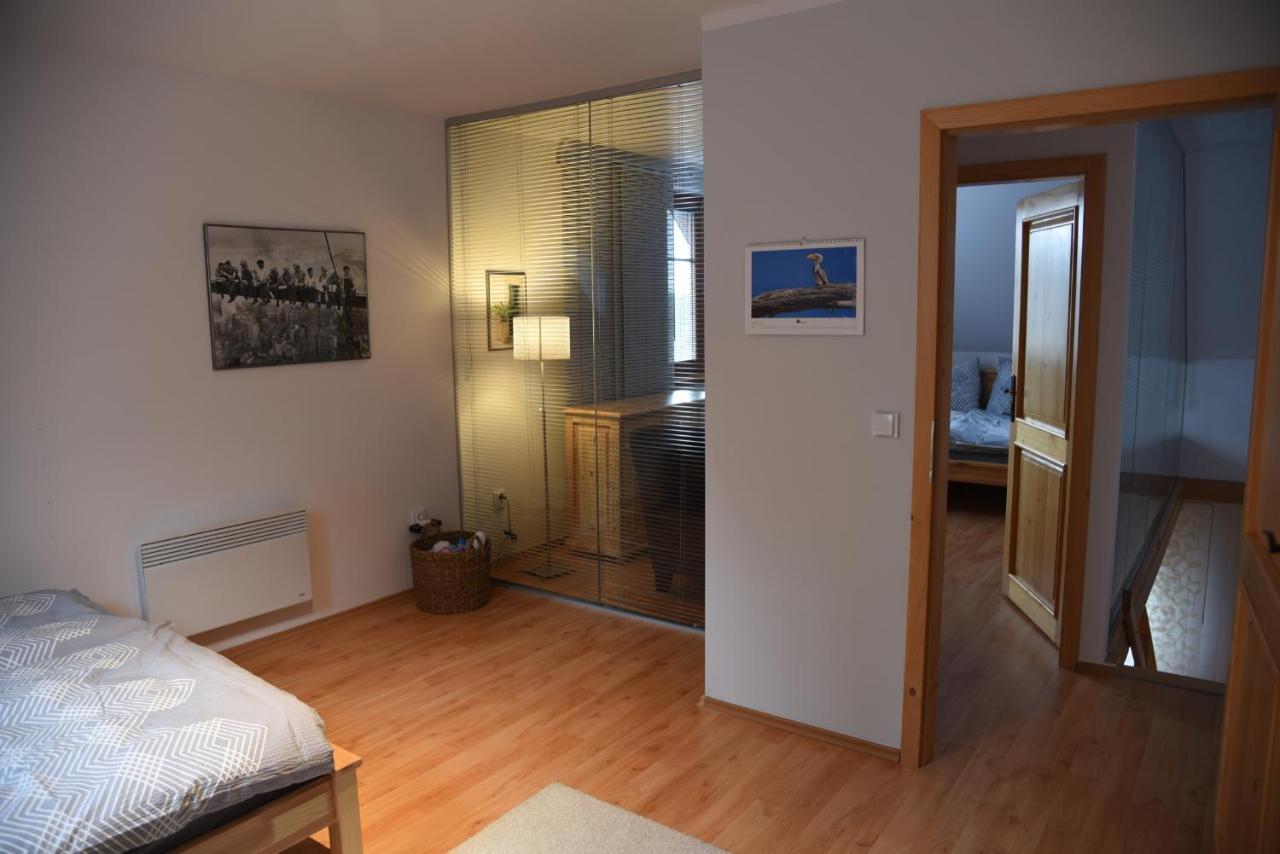 Apartman Mezi Kopci - Mid Hills Apartment Roudnice Екстериор снимка